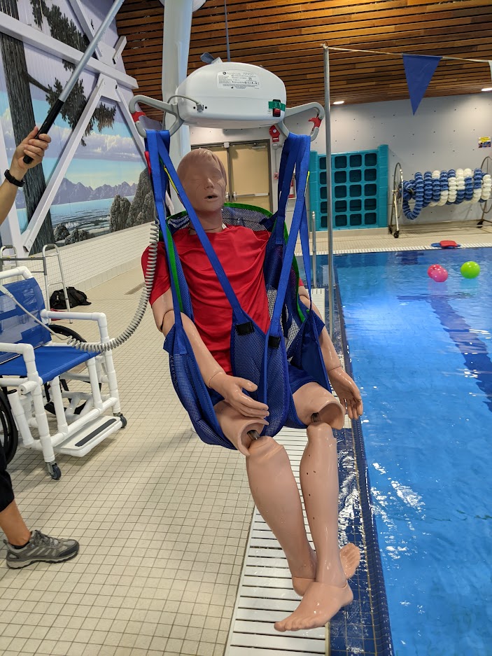 A picture showing the accessibility lift at the Sechelt Aquatic Centre